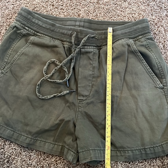 Gap Women’s pull on shorts, size small - Picture 3 of 4